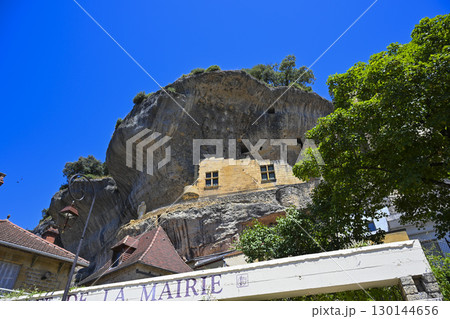DORDOGNE, PERIGORD NOIR, VILLAGE OF LES EYZIES-DE-TAYAC, NATIONAL PREHISTORY MUSEUM OF LES EYZIES 130144656