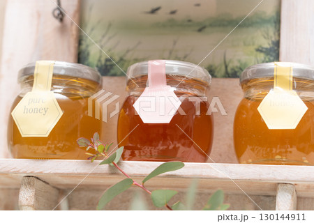 瓶に入ったはちみつ 瓶に入ったはちみつ 130144911