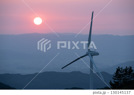 三重県　津市　青山高原 130145137