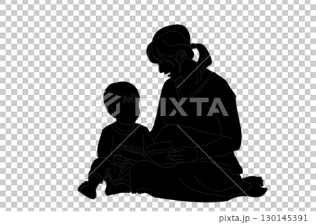 一位懷孕的母親正在為她的孩子讀書。剪影插圖描繪了父母和孩子正在閱讀一本圖畫書。 一位懷孕的母親正在為她的孩子讀書。剪影插圖描繪了父母和孩子正在閱讀一本圖畫書。 130145391