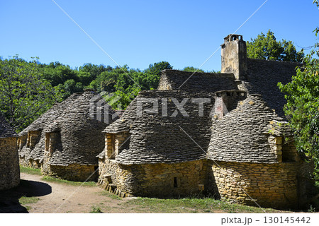 France, Dordogne, Perigord Noir, Dordogne valley, Saint-Andre-d'Allas, cabanes du Breuil, old dry 130145442