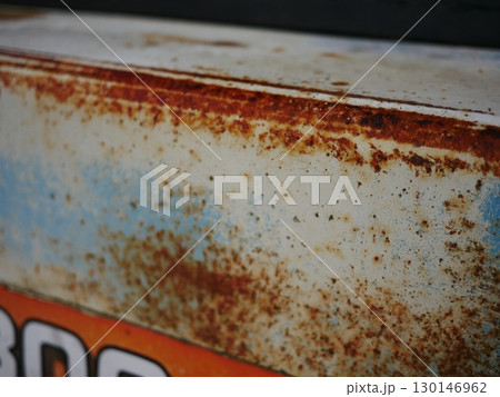 錆の中に隠れた芸術　時代を感じさせる美しさ　古い中にも新しさと美しさがある。コピースペース 130146962