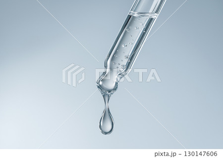 スポイトから滴る透明な美容液の高品質イメージビジュアル 130147606