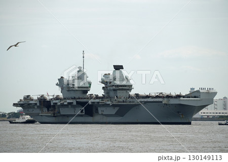 東京湾に入る英国海軍空母「プリンス・オブ・ウェールズ」。2025/8/28 130149113