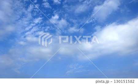 穏やかな青空とやわらかな雲 穏やかな青空とやわらかな雲 130151582