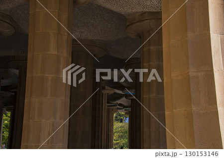 スペインのバルセロナにあるガウディの建築物やその風景 130153146