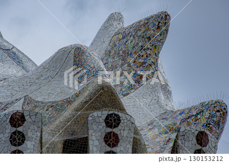 スペインのバルセロナにあるガウディの建築物やその風景 130153212