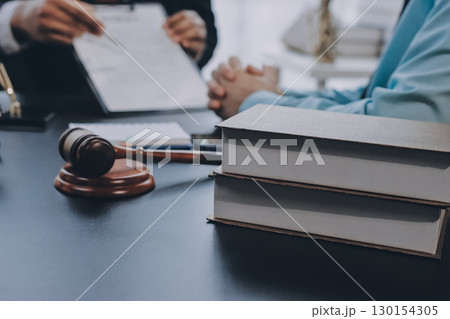 Lawyer explained to the client about the law that must be brought against the court case. 130154305