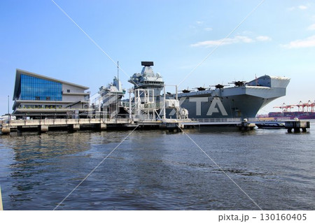 インド太平洋地域の平和維持へ… 東京港に接岸する英国海軍・空母『プリンス・オブ・ウェールズ』 130160405