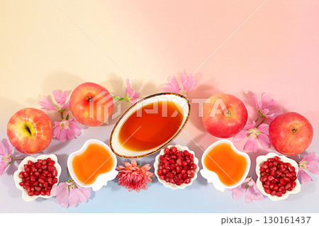 Layout with symbols of the Jewish New Year, template with honey, apples, pomegranate, and flowers. Creative composition for congratulations on the Jewish holiday Ro hashanah, autumn banner 130161437