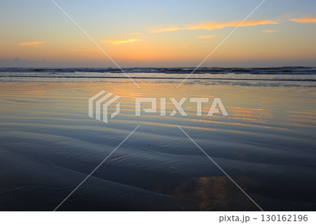 美しい海岸の日の出 美しい海岸の日の出 130162196