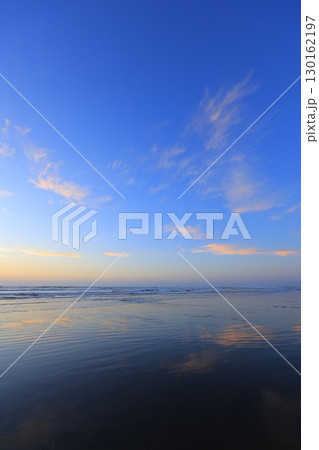 美しい海岸の日の出 美しい海岸の日の出 130162197