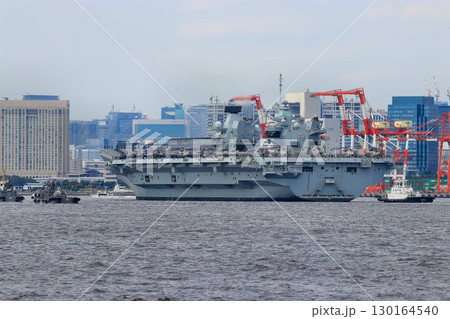 インド太平洋地域の平和維持へ… 東京港に入港する英国海軍・空母『プリンス・オブ・ウェールズ』 130164540