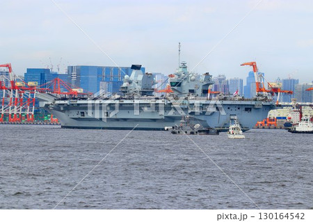 インド太平洋地域の平和維持へ… 東京港に入港する英国海軍・空母『プリンス・オブ・ウェールズ』 130164542