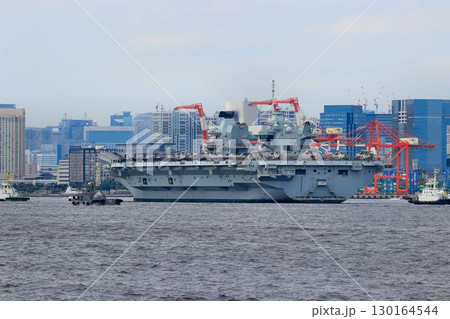 インド太平洋地域の平和維持へ… 東京港に入港する英国海軍・空母『プリンス・オブ・ウェールズ』 130164544