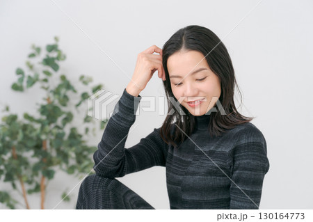 ニットを着た女性のビューティー 130164773