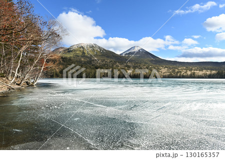 初冬のオンネトー湖 初冬のオンネトー湖 130165357