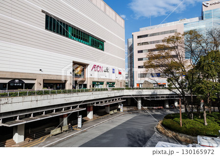 神奈川県　小田急線新百合丘駅南口の街並み　 130165972