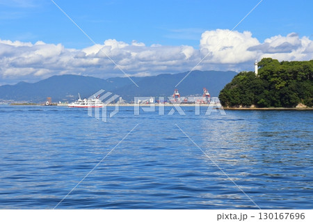 広島湾(宇品島沖)を航海中の船舶から見た広島市方面の風景(広島県広島市) 広島湾(宇品島沖)を航海中の船舶から見た広島市方面の風景(広島県広島市) 130167696