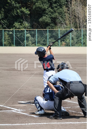 練習をする少年 練習をする少年 130168507