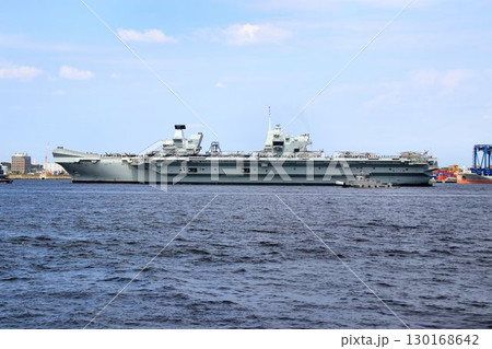 インド太平洋地域の平和維持へ… 東京港に入港する英国海軍・空母『プリンス・オブ・ウェールズ』 130168642