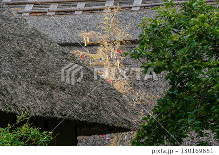 茅葺と七夕飾り 130169681