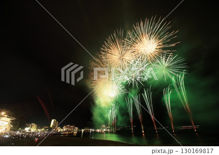 夏の夜空を彩る花火 夏の夜空を彩る花火 130169817