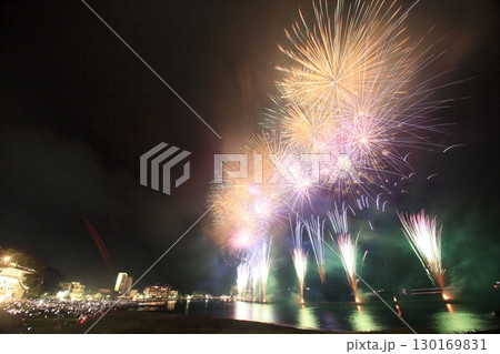 夏の夜空を彩る花火 130169831