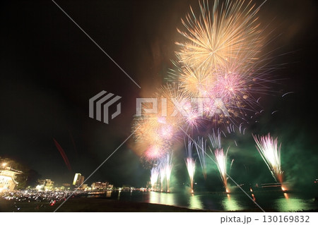 夏の夜空を彩る花火 130169832