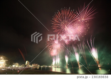 打ち上げ花火が見える風景 打ち上げ花火が見える風景 130169838