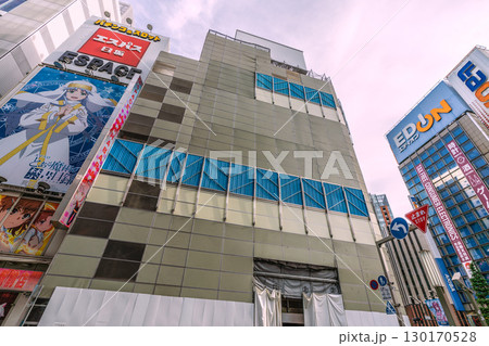 日本の東京都市景観　秋葉原中央通り開発プロジェクト地上解体工事などを望む 130170528