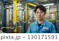 工場施設で働く作業員 130171591