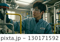 工場施設で働く男性作業員 130171592