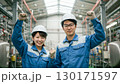 工場で働く製造業の男女 130171597