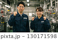 工場で働く製造業の男女 130171598