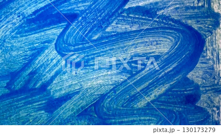 筆跡のある背景素材、青い油絵具で描いたバックグラウンド、青いアナログ背景素材、青いバナー、刷毛跡背景 130173279