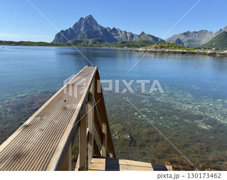 海へ飛び込む準備 海へ飛び込む準備 130173462