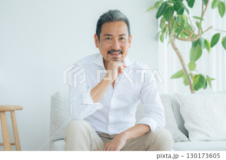 ビューティーイメージ　ミドル男性 130173605