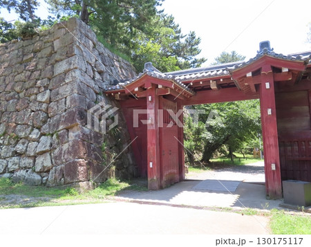 史跡和歌山城、虎伏山とらふすやまに立つ和歌山県のシンボル、紀州徳川家の居城、赤門、追廻門 130175117