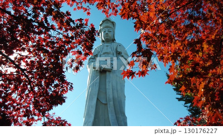 紅葉の高崎白衣大観音（群馬県高崎市） 130176227