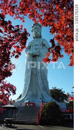 紅葉の高崎白衣大観音(群馬県高崎市) 紅葉の高崎白衣大観音(群馬県高崎市) 130176228