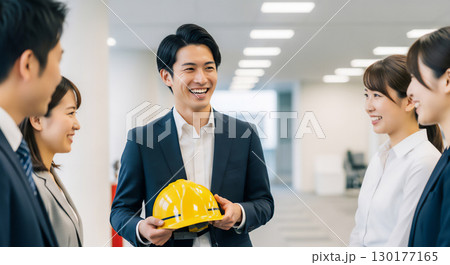 安全訓練・防災訓練に取り組む作業員たち 130177165