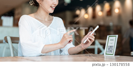 QRコード決済　キャッシュレス　スマホ 130178558