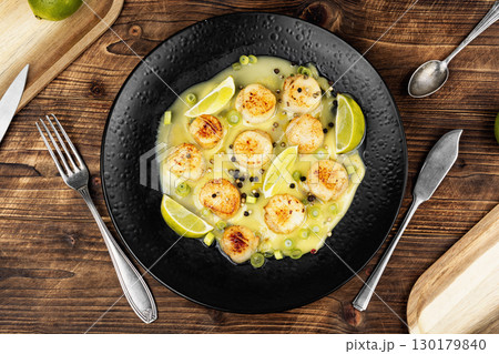 Seared scallop with lime in plate. Seared scallop with lime in plate. 130179840