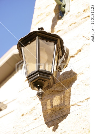 壁面につけた照明 130181128