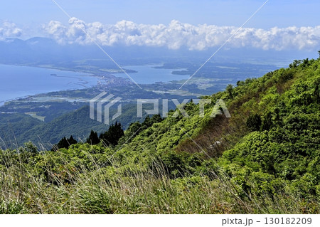 佐渡島ドンデン山・論天山からの両津湾と加茂湖 130182209