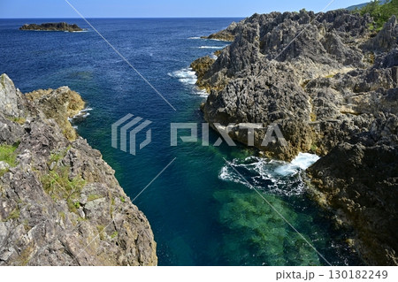 佐渡島の尖閣湾 130182249