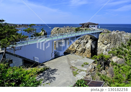 佐渡島の尖閣湾揚島遊園の遊仙橋 130182258