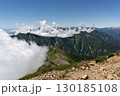 夏の北アルプスの山並みと青空と雲 130185108