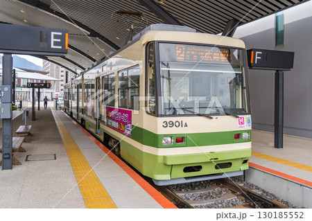 日本の広島の人々の生活に溶け込んだ路面電車の風景 日本の広島の人々の生活に溶け込んだ路面電車の風景 130185552